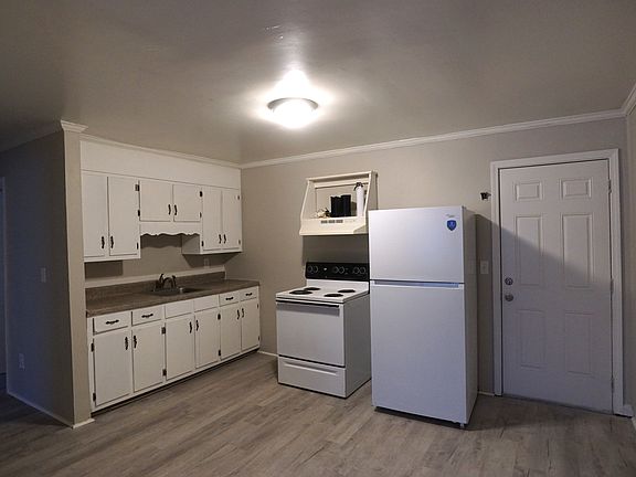 4th image of 439 Arlington Cir NW