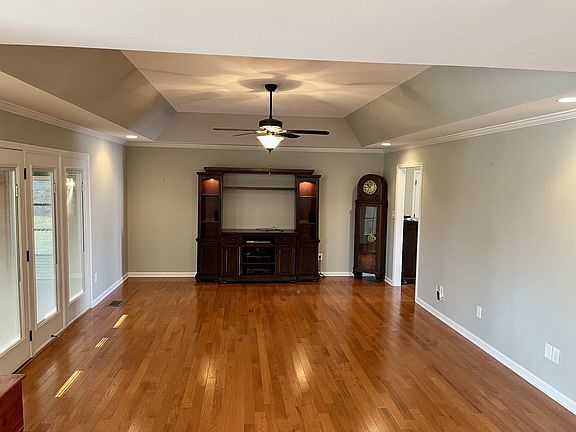 5th image of 418 Lucy Cir