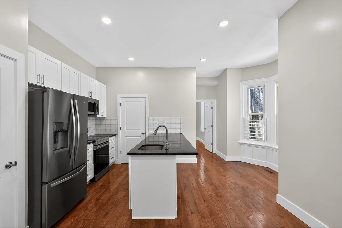 Building Photo - 4702 Hazel Ave #1