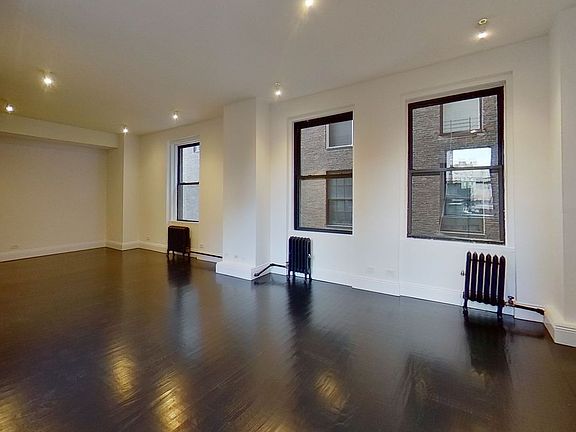 3rd image of 31 Union Sq W APT 5F