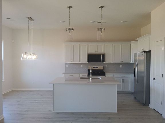 3rd image of 190 Green Willow Dr