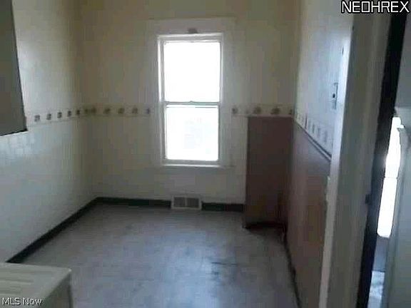 4th image of 2626-28 E 122nd St