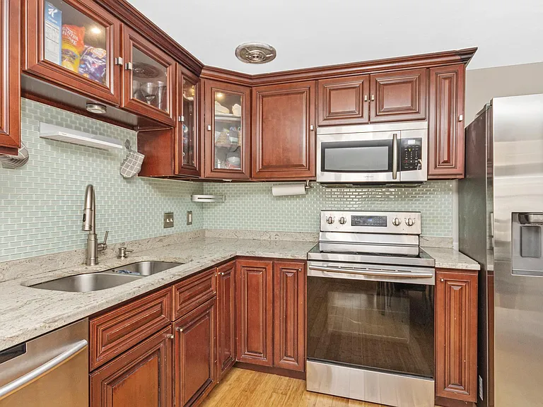 20 Miller St #11 — Photo 6