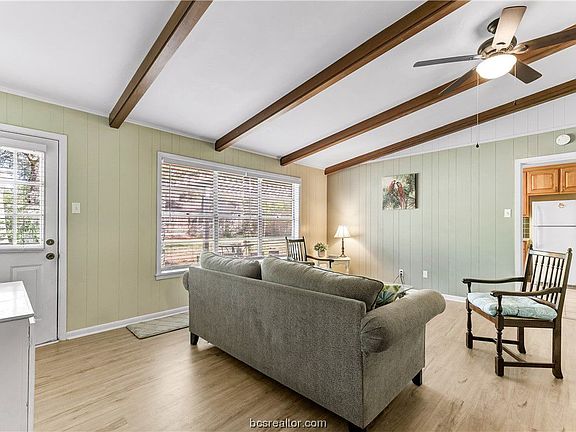 4th image of 1003 Pershing Dr