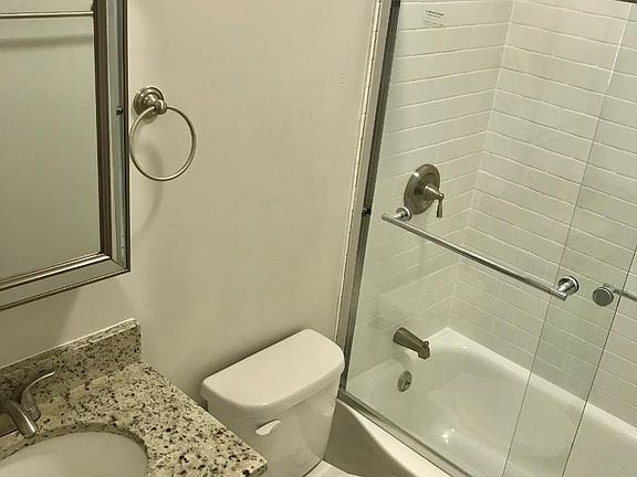 3rd image of 1027 W Montana St