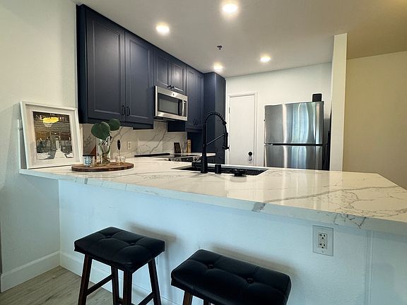 3rd image of 427 9th Ave Unit 208