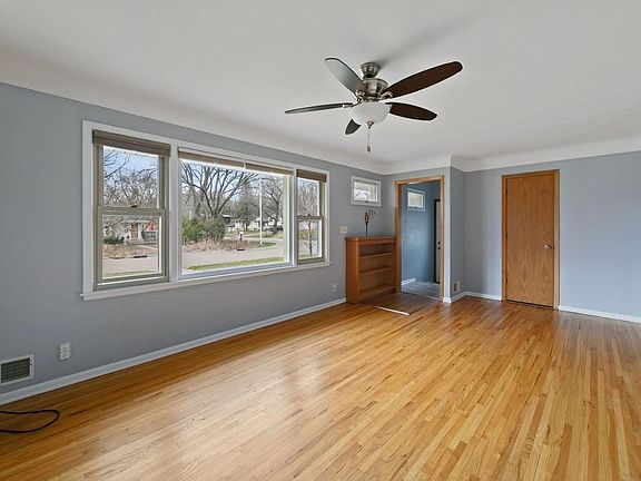 4th image of 2800 Longview Dr