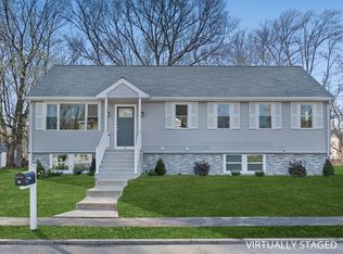 33 Line Rd, Wakefield, MA 01867