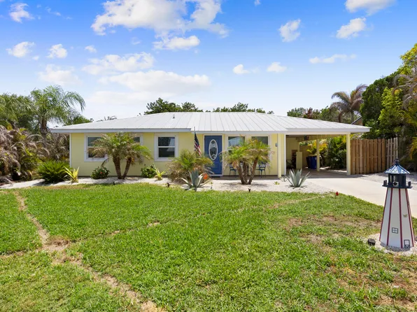 8704 SE Jardin Street, Hobe Sound, FL 33455