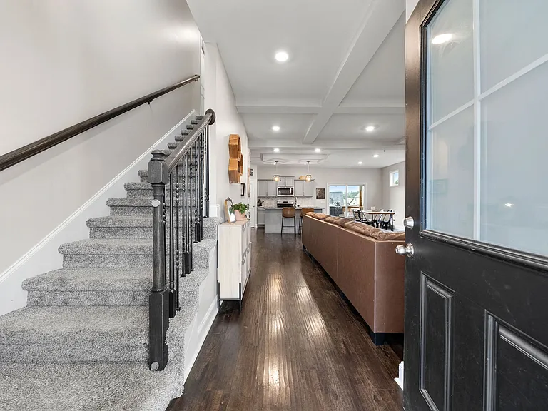1157 Eagles Nest Ln — Photo 2