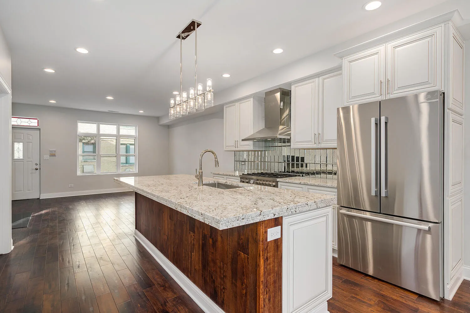 3 bed, 3.5 bath, 2000 sqft, $4,200 — Photo 4