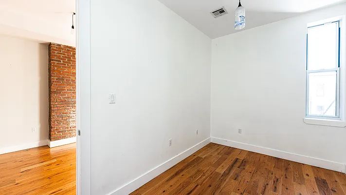 Rented by Nooklyn NYC LLC | media 41