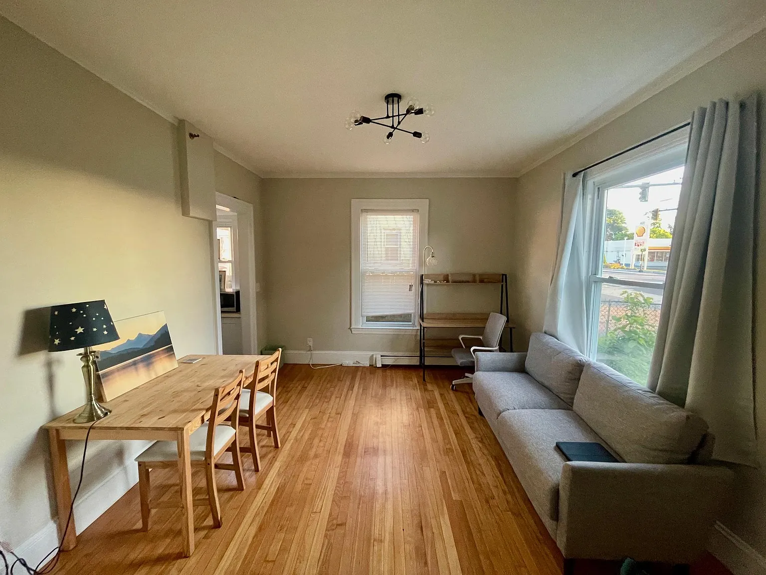 4 bed, 2.0 bath, 2000 sqft, $1,200 — Photo 4
