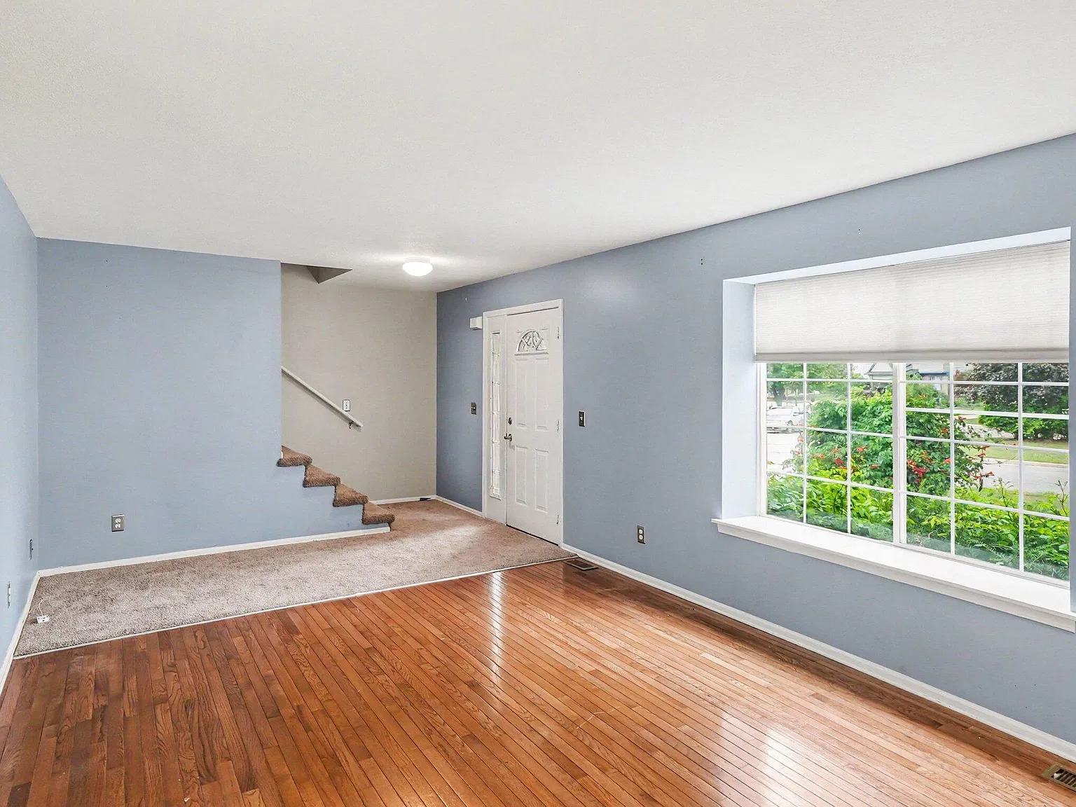 3 bed, 1.5 bath, 1404 sqft, $2,000 — Photo 2