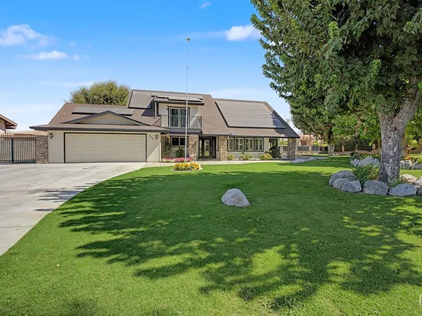 6055 Round Up Way, Bakersfield, CA 93306