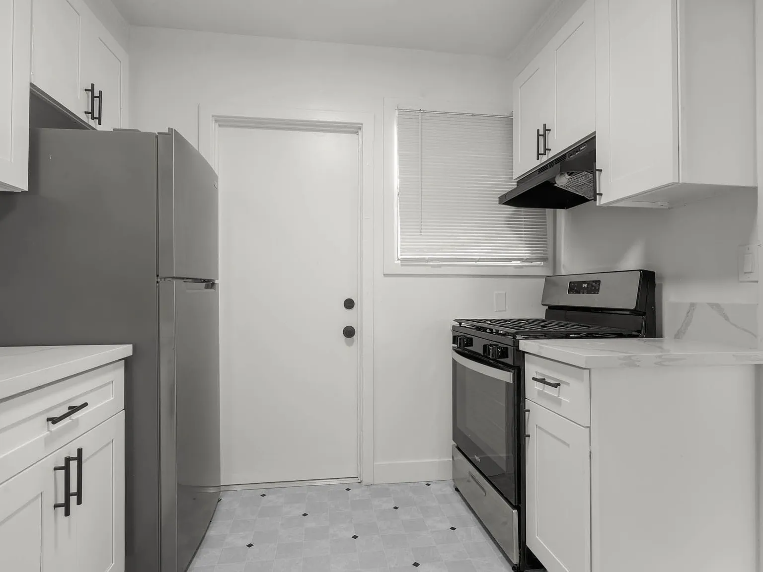 1 bed, 700 sqft, $1,795 — Photo 2