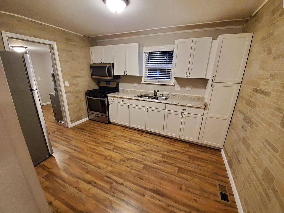 29286 Adams Dr, Gibraltar, MI 48173 Zillow