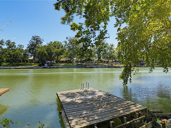 4th image of 924 Lake Dr