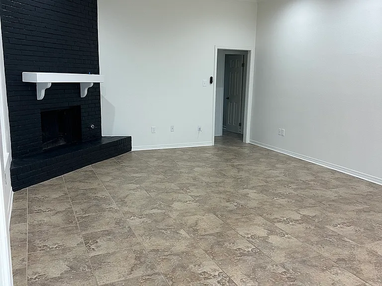 2243 Bernwood Dr — Photo 14