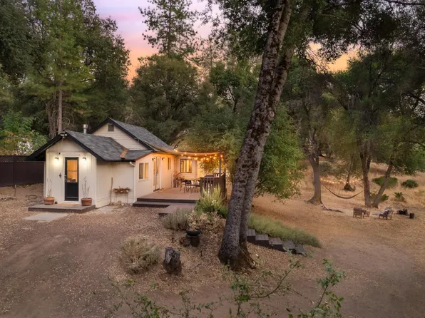 50022 Daisy Ln, Oakhurst, CA 93644