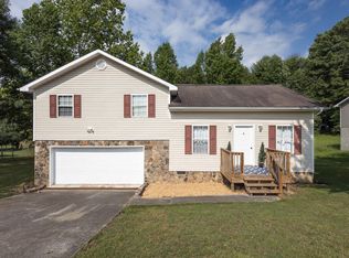 303 Ridgecrest Dr, La Fayette, GA 30728