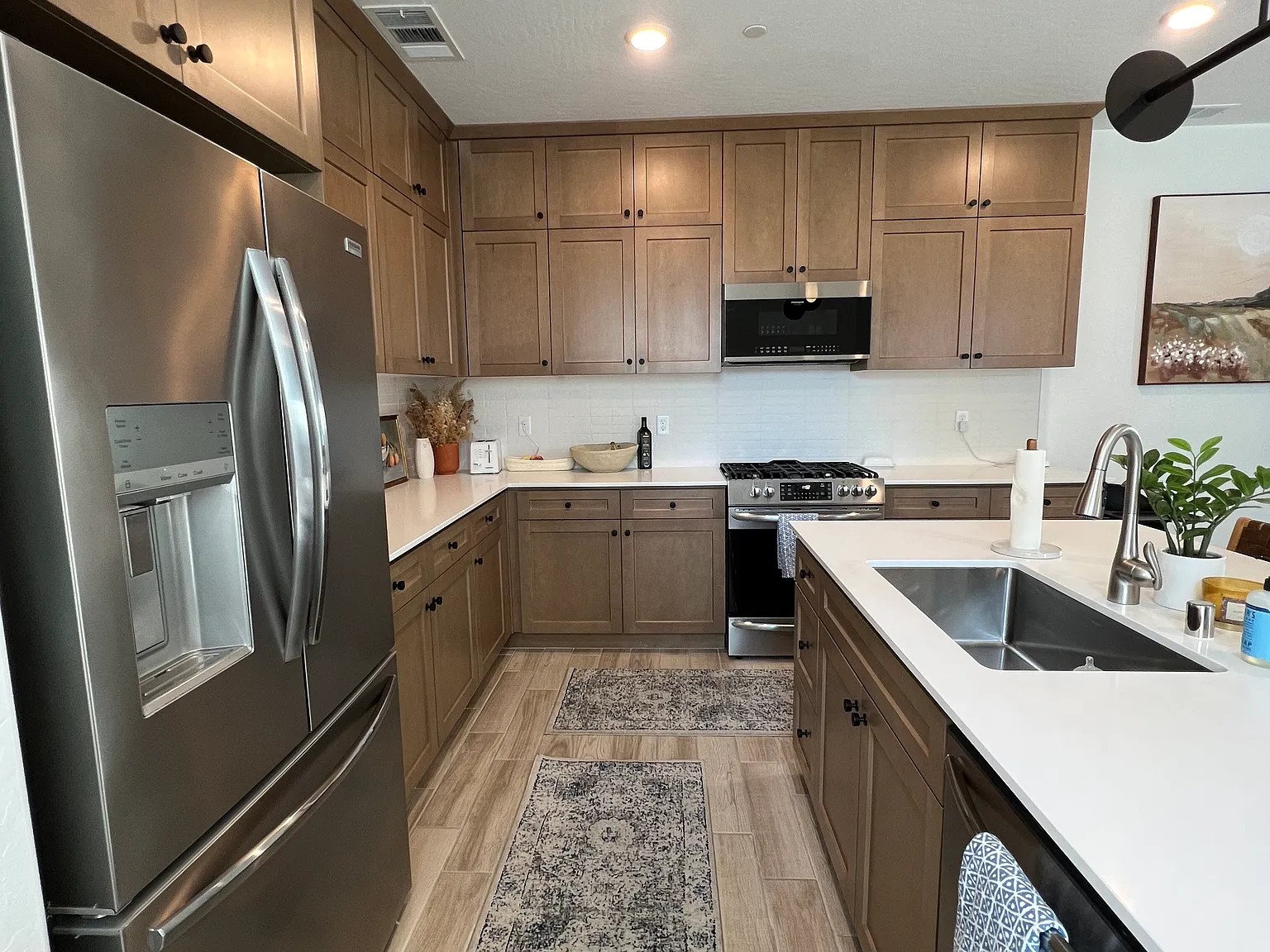2831 E Teaberry Dr — Photo 2