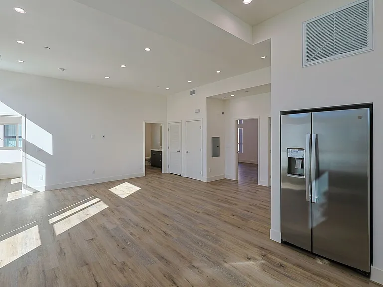 2616 Wellington Rd — Photo 8