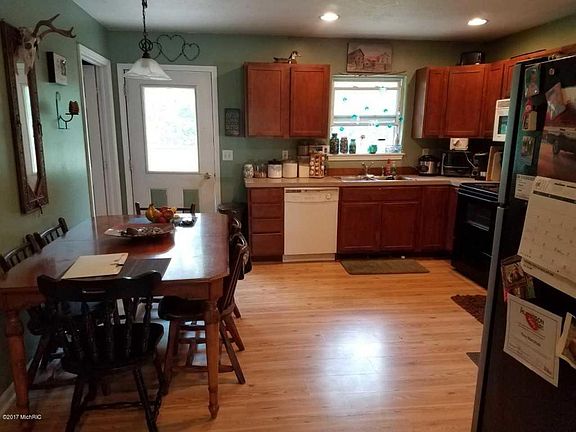 2nd image of 555 W Forest St