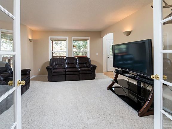 4th image of 905 SW Burns Ln