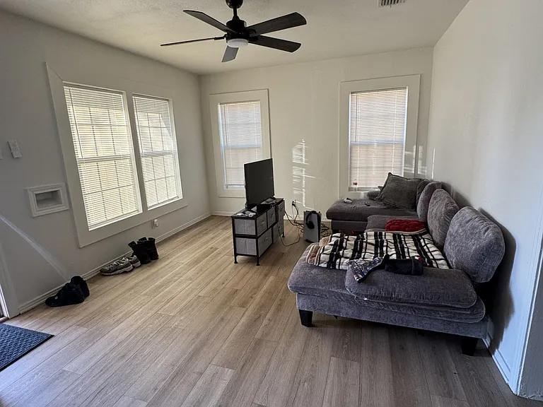 1381 Sunset Dr — Photo 6