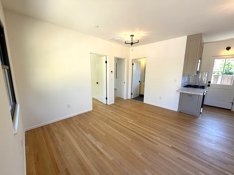 1964 Addison Way — Photo 14