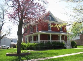 201 Shawnee St, Hiawatha, KS 66434