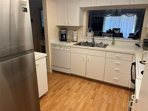 3rd image of 9330 Clubside Cir Unit 3201