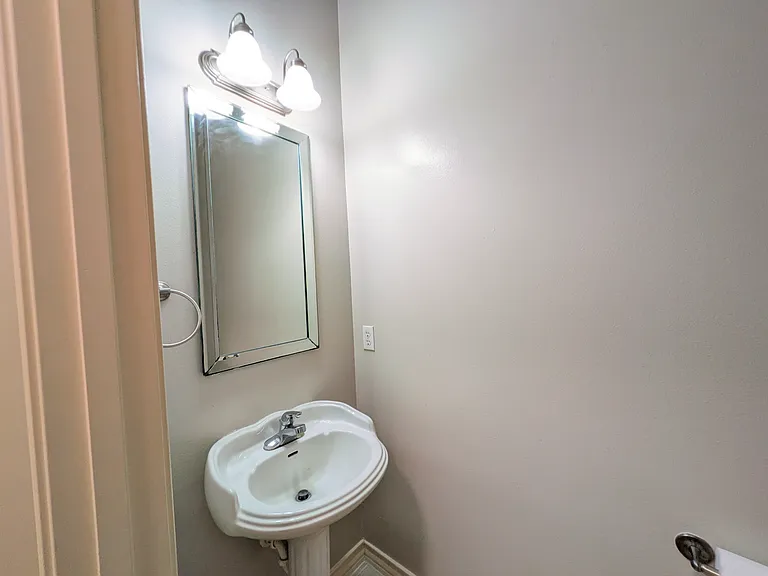 3432 Midtown Cir — Photo 10