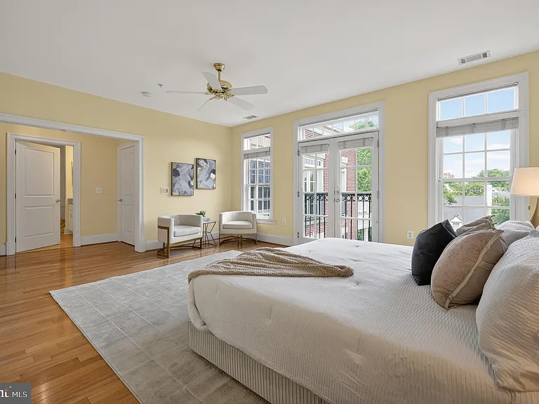 635 1st St #405 — Photo 37
