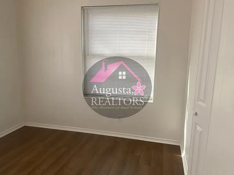 726 Ross Ave — Photo 8