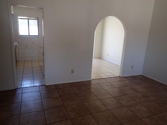 4th image of 5548 Sarah Anne Ave