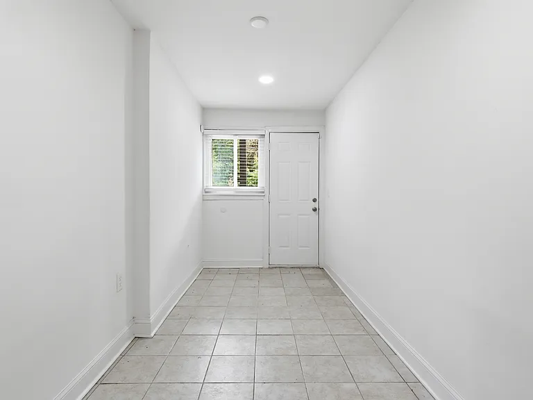 525 Oakwood St SE — Photo 19