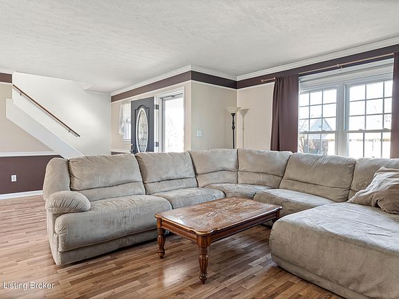 3rd image of 2909 Velden Dr