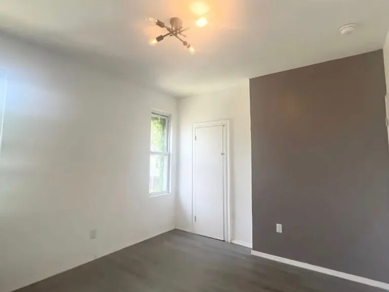 606 N 64th St — Photo 12