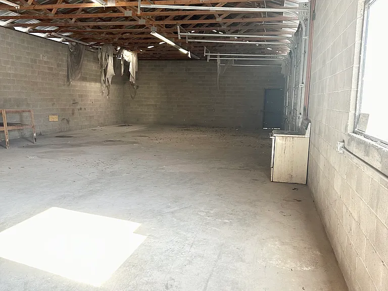 2364 Kimball Ave — Photo 8