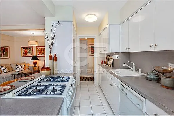 Sold by R New York | media 16