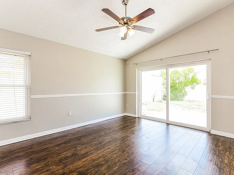 1129 Pinedale Dr — Photo 6