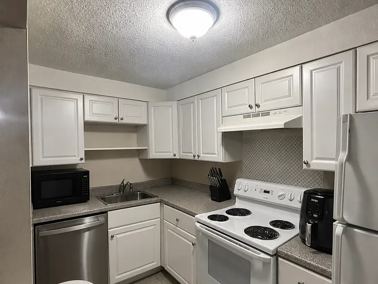 180 Main St #1 — Photo 6