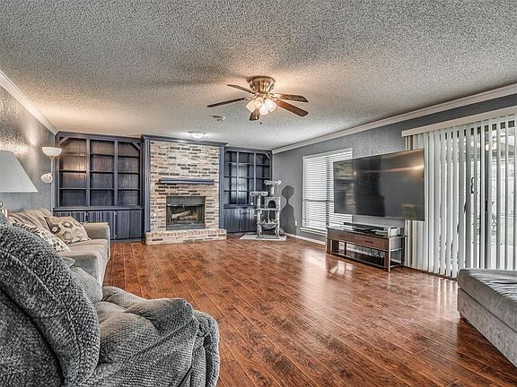 3rd image of 617 S Willowood Dr