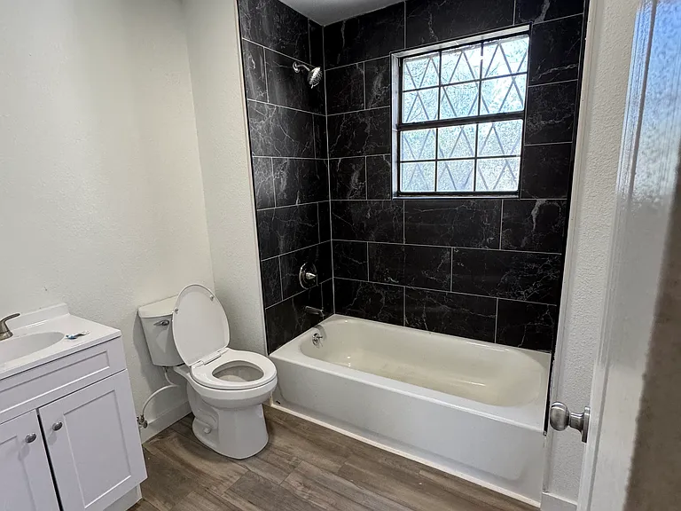 909 N Avenue B — Photo 12