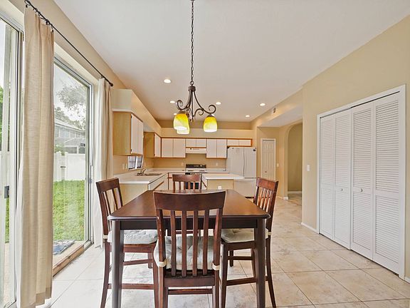 5th image of 1227 Foxforrest Cir