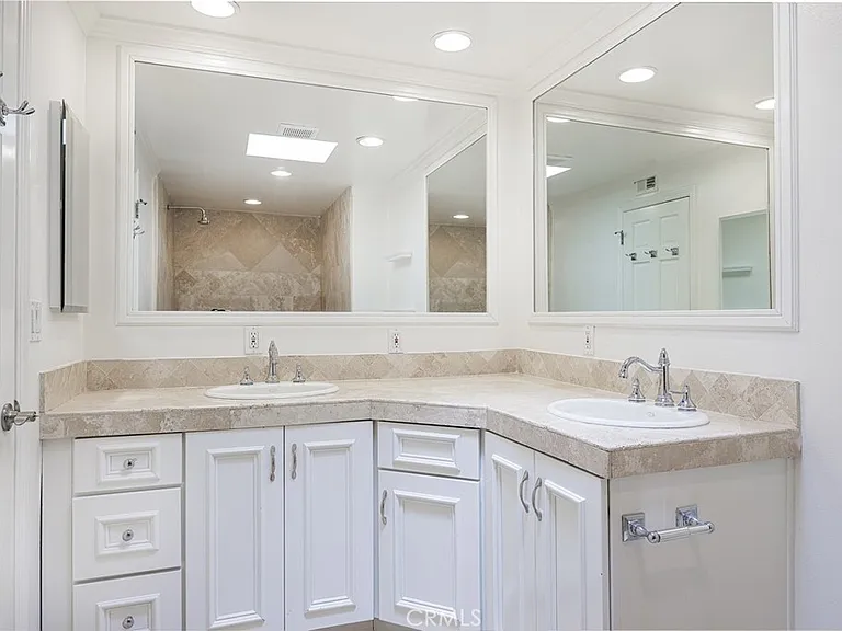408 Flower St — Photo 22