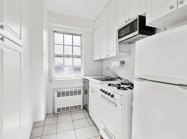 245 East 35th Street image 5 of 6