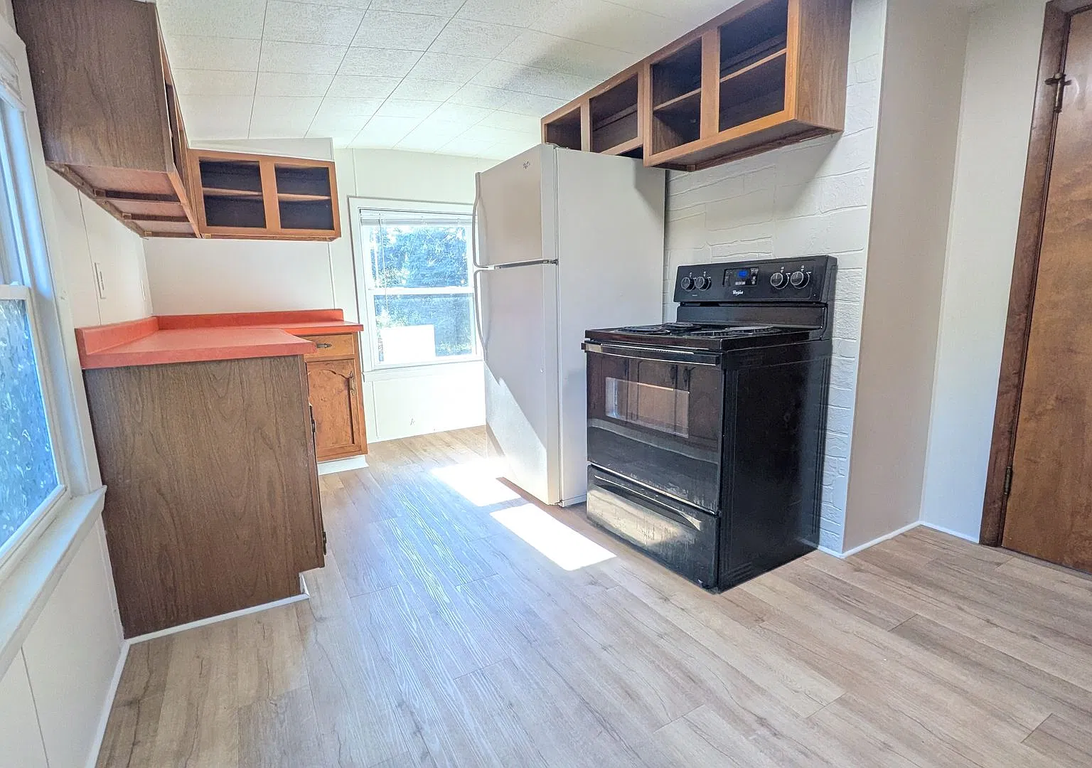 905 Harney Ave. — Photo 4